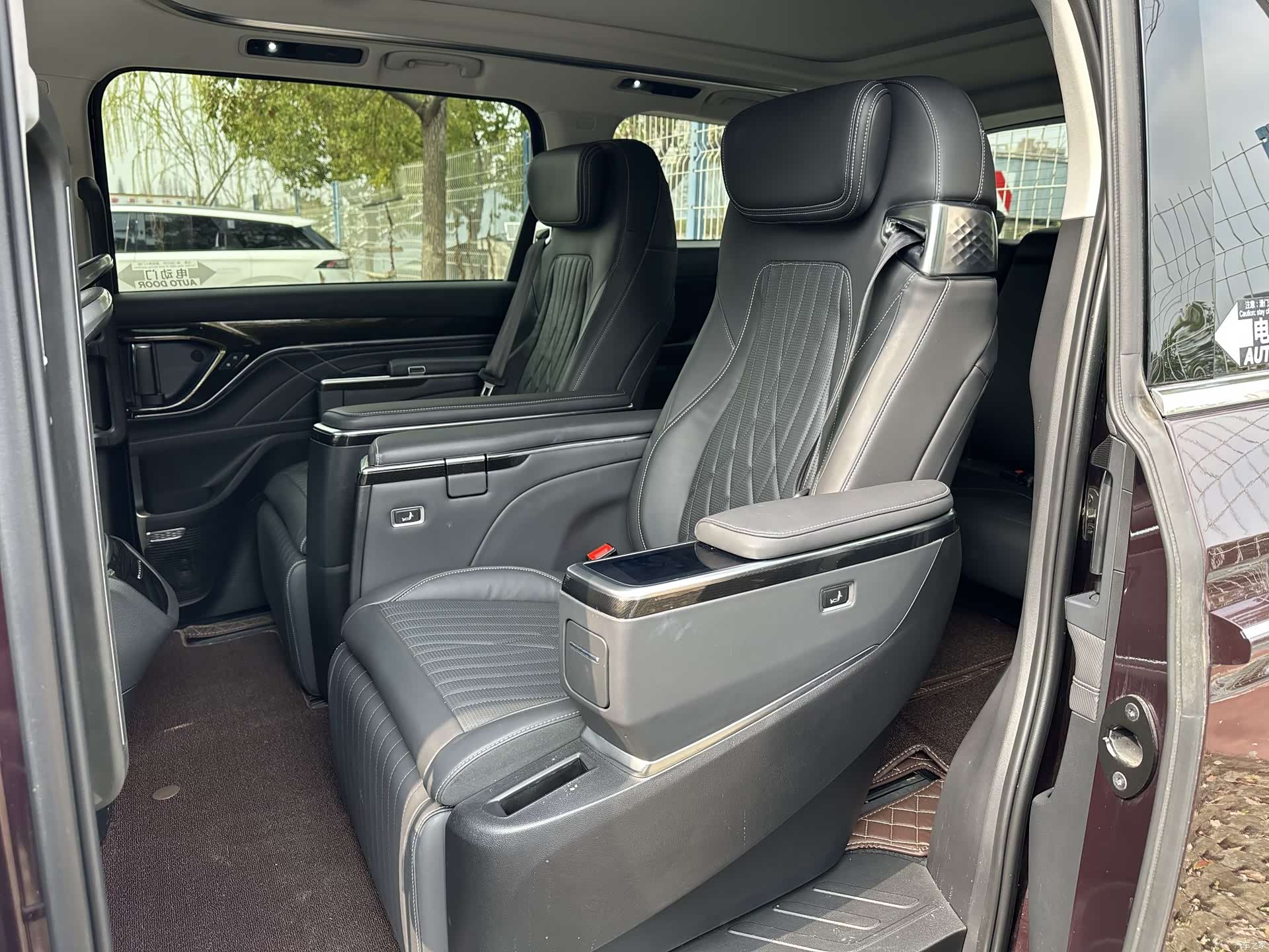 Maxus G90, 2022 9