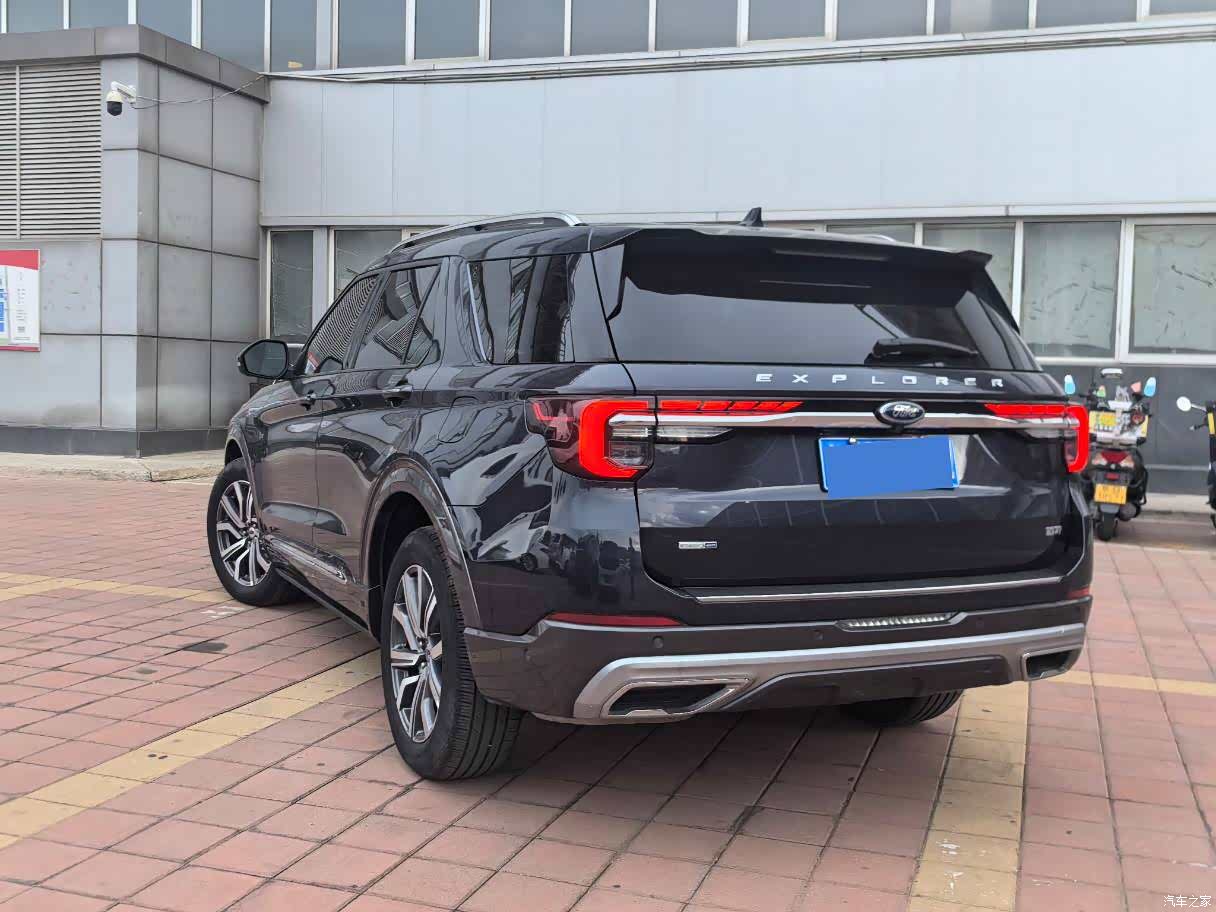 Ford Explorer, 2023 3