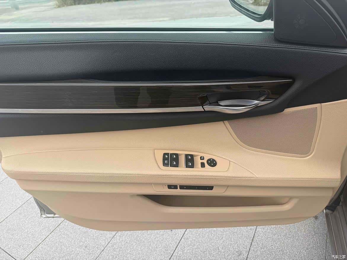 BMW 7 Series, 2013 9