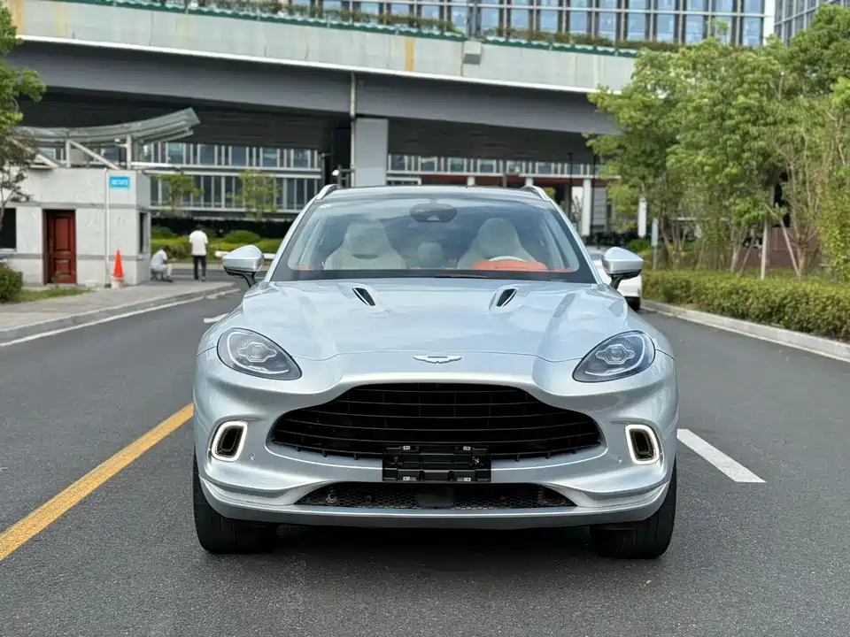 Aston Martin DBX