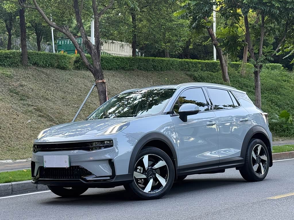 Lynk & Co 06 EM-P
