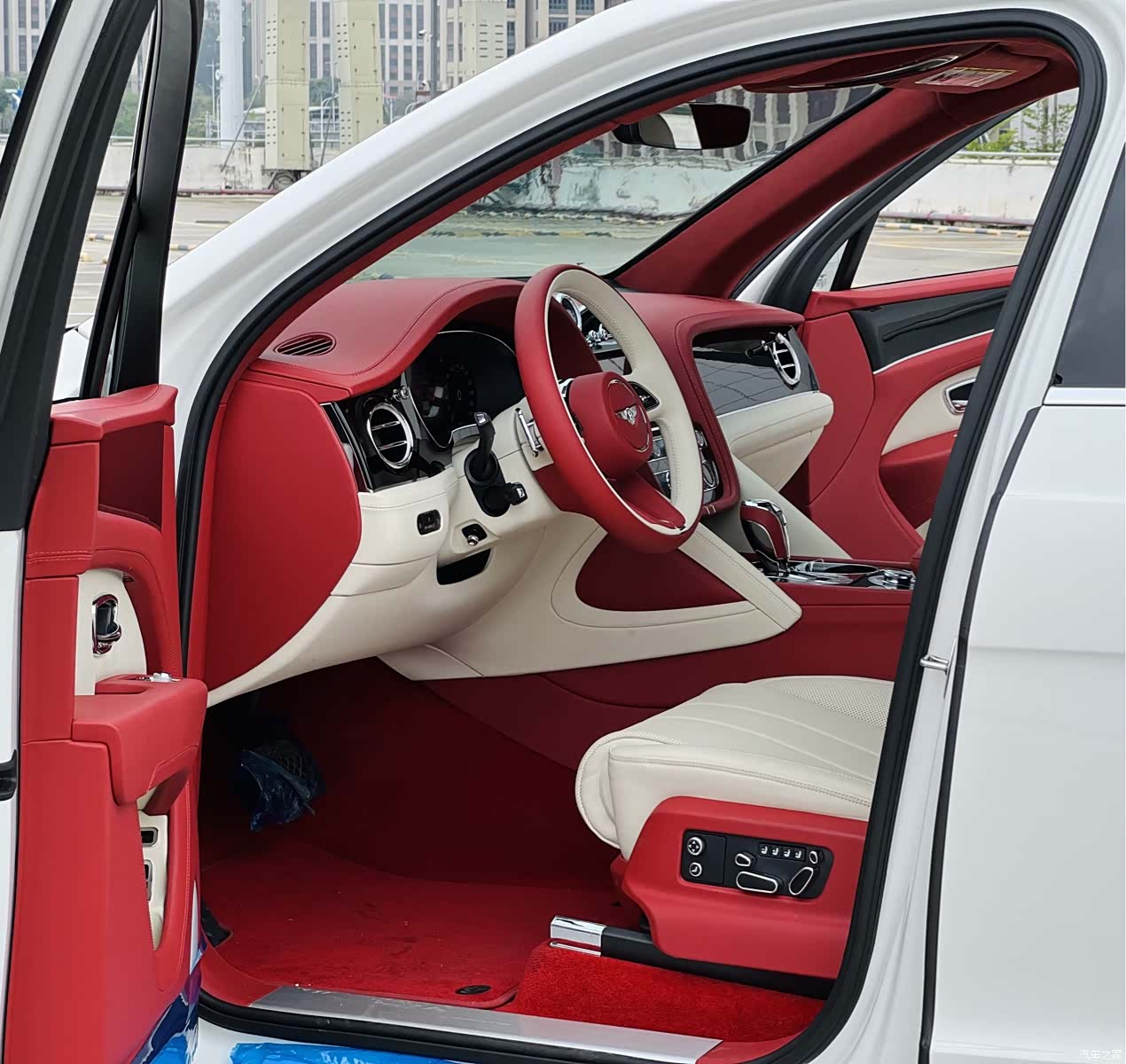 Bentley Bentayga, 2026 4