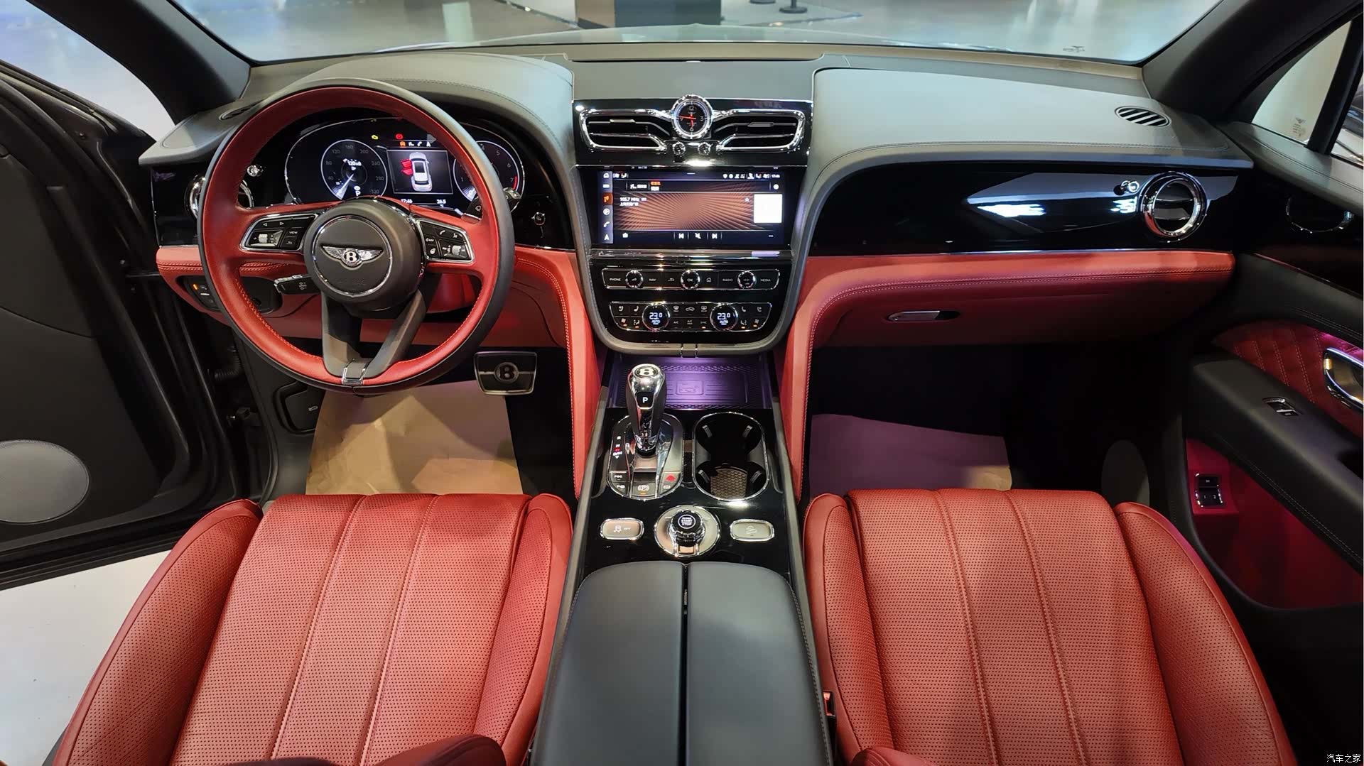 Bentley Bentayga, 2020 9