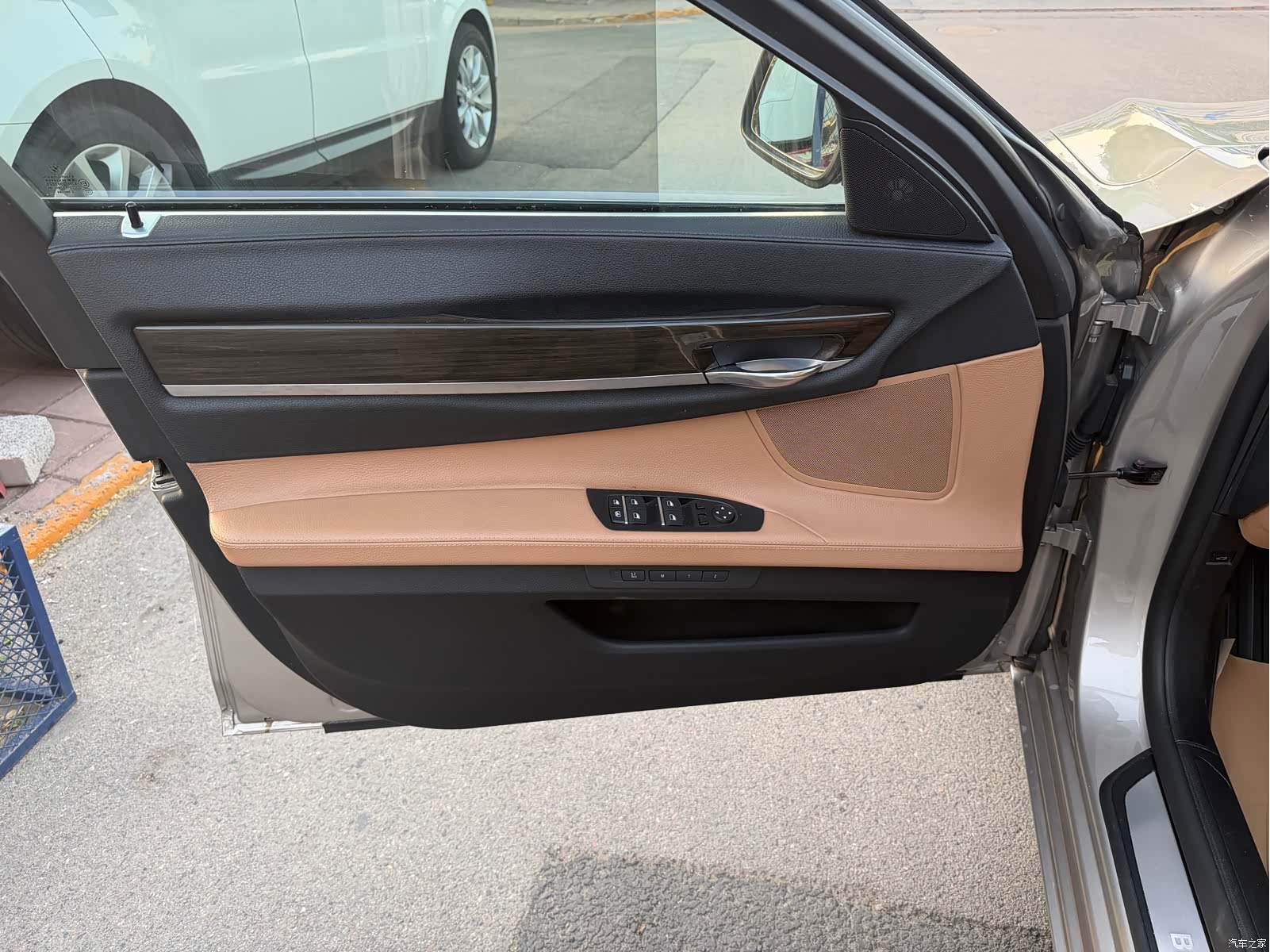 BMW 7 Series, 2012 12