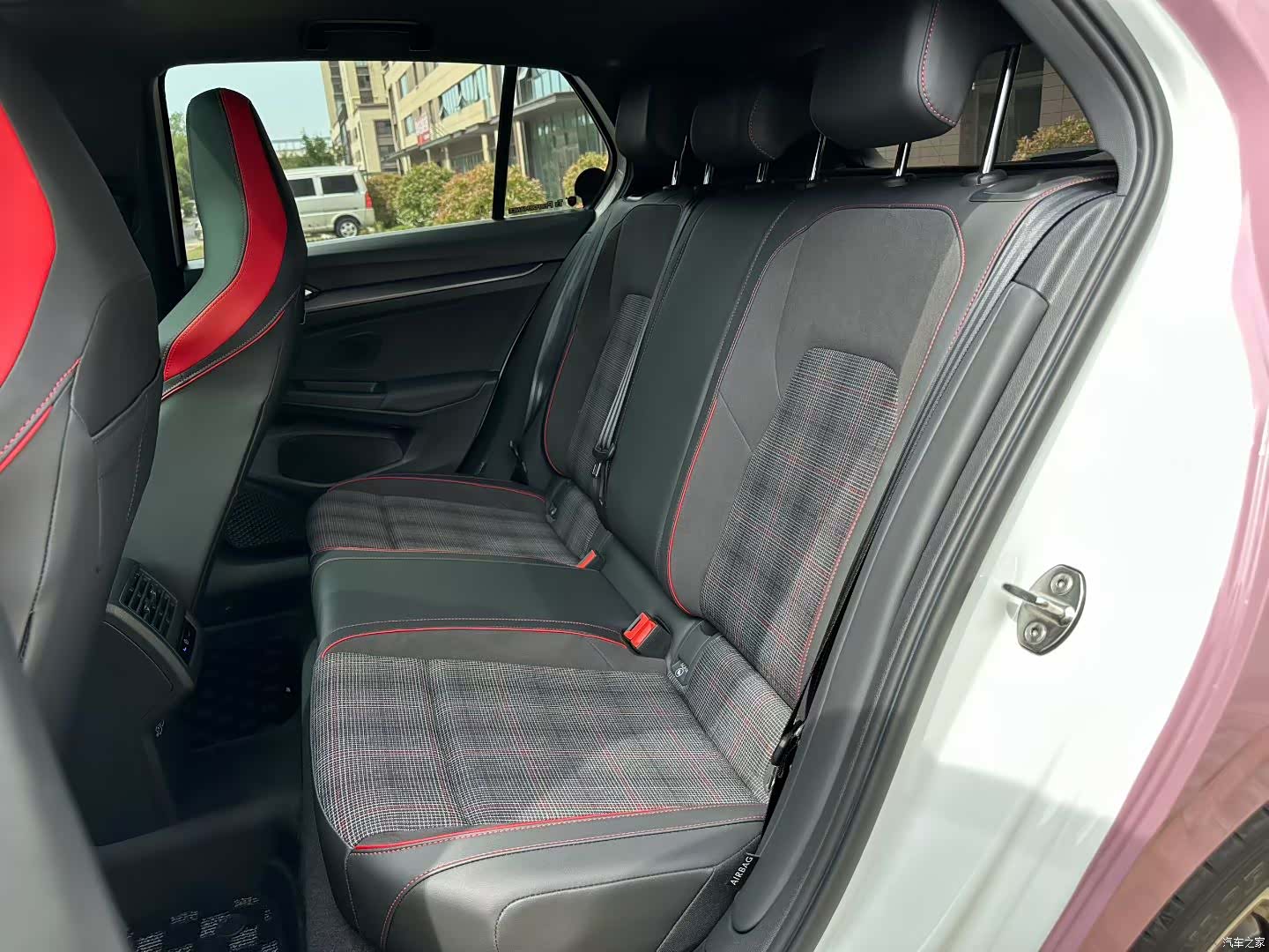 Volkswagen Golf, 2025 все фото