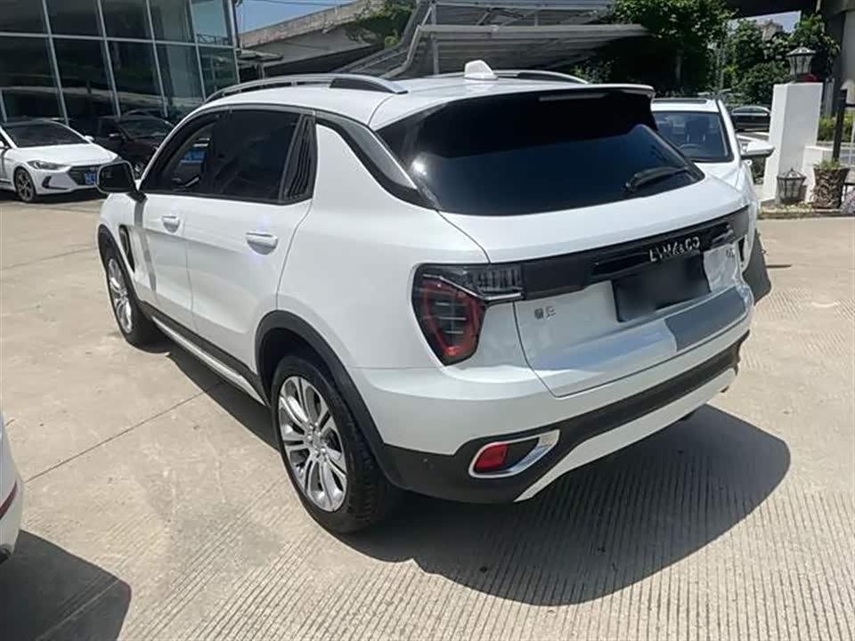 Lynk & Co 01