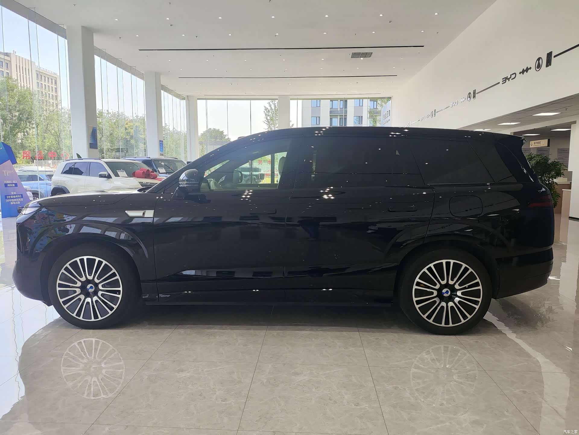 Denza N8, 2025 8