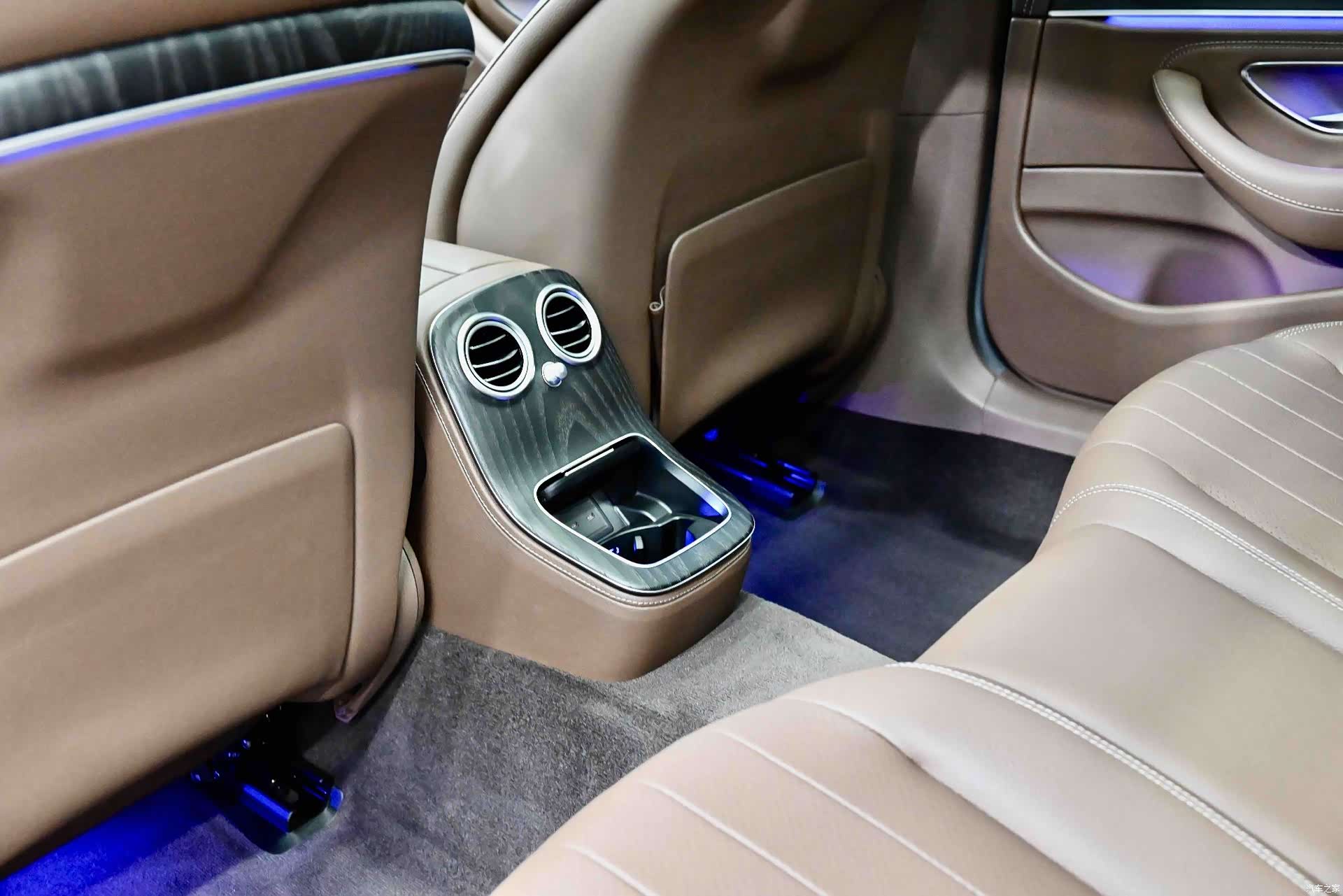 Mercedes-Benz E-Class, 2022 32