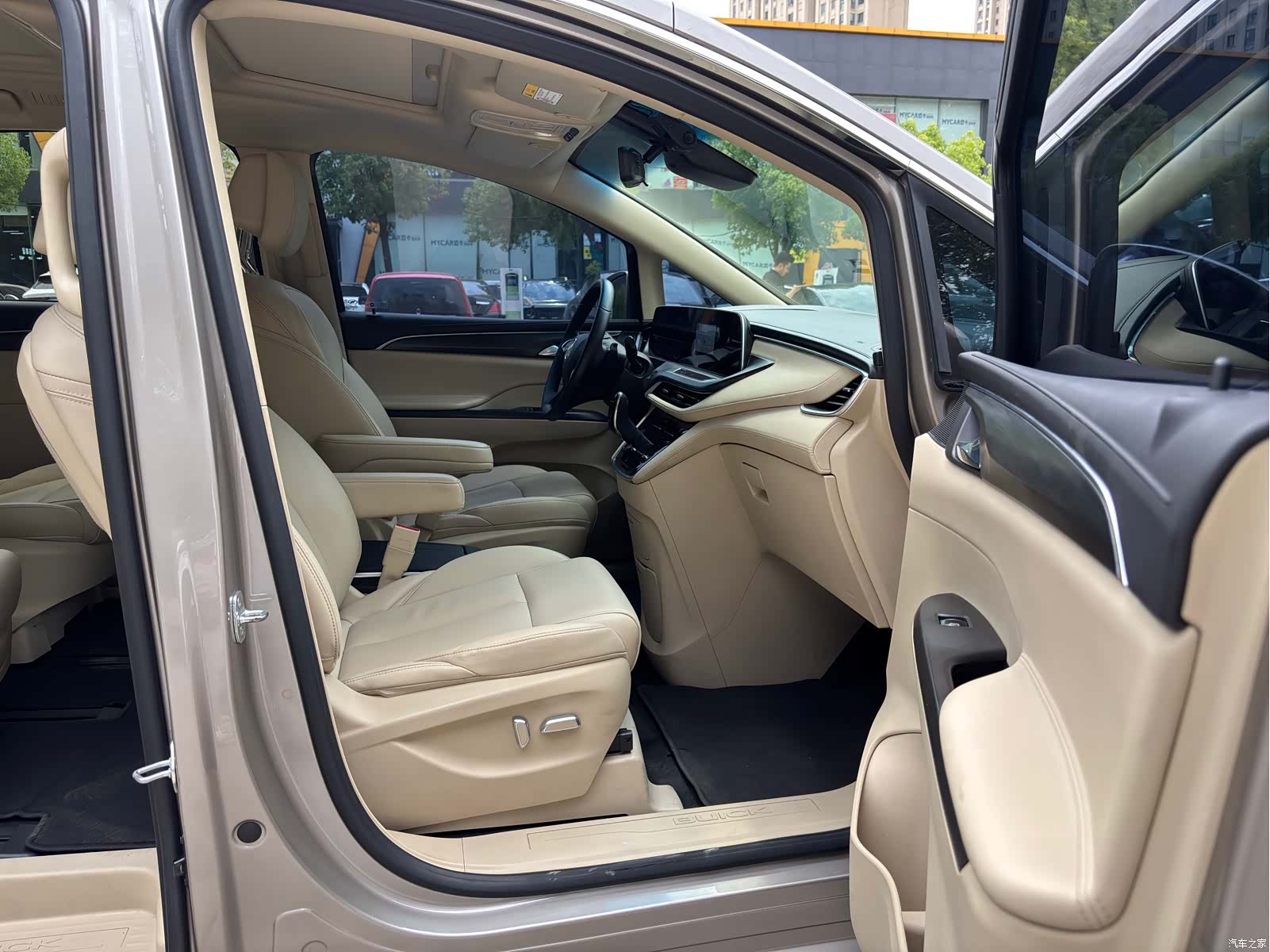 Buick GL8, 2022 13