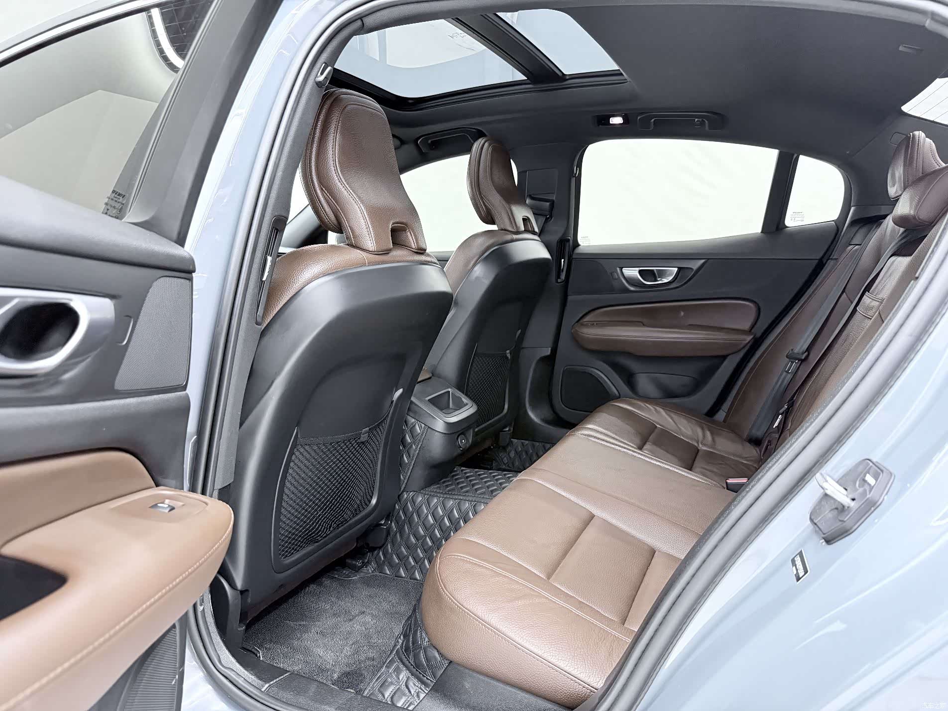 Volvo S60, 2023 все фото