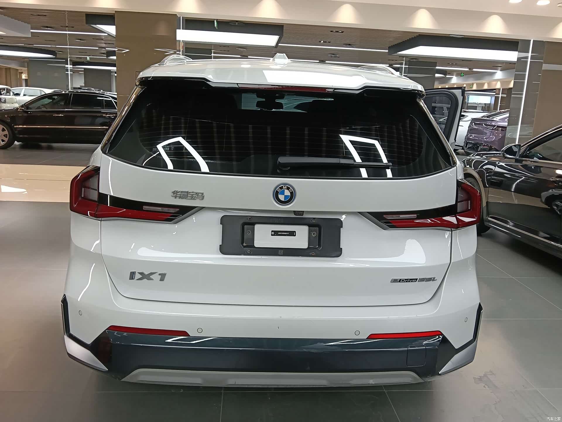 BMW iX1, 2024 все фото