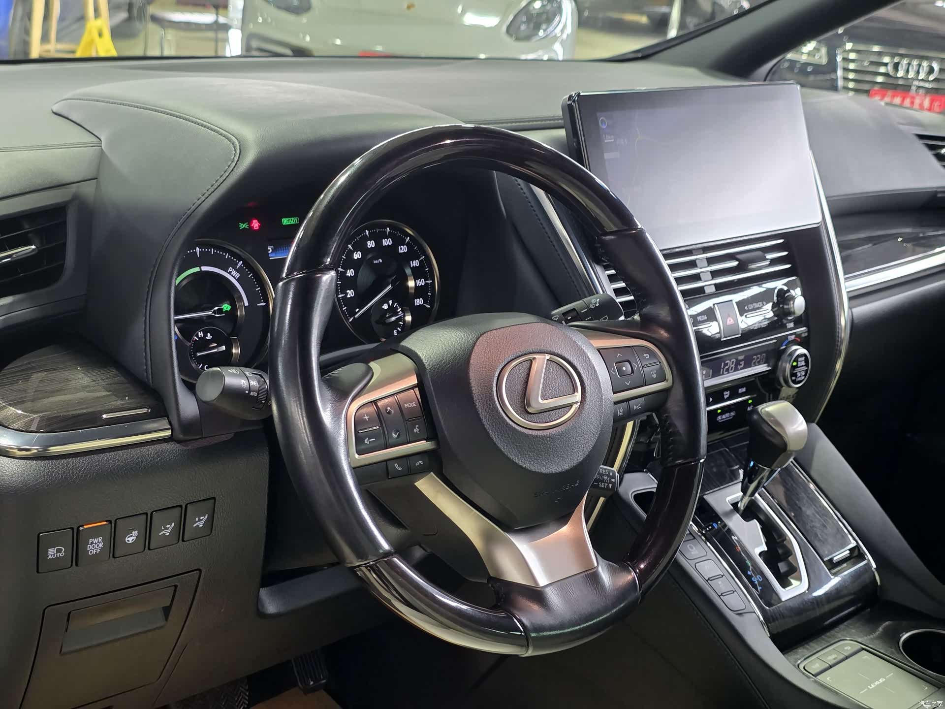 Lexus LM, 2021 11