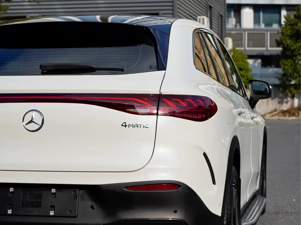 Mercedes-Benz EQE SUV