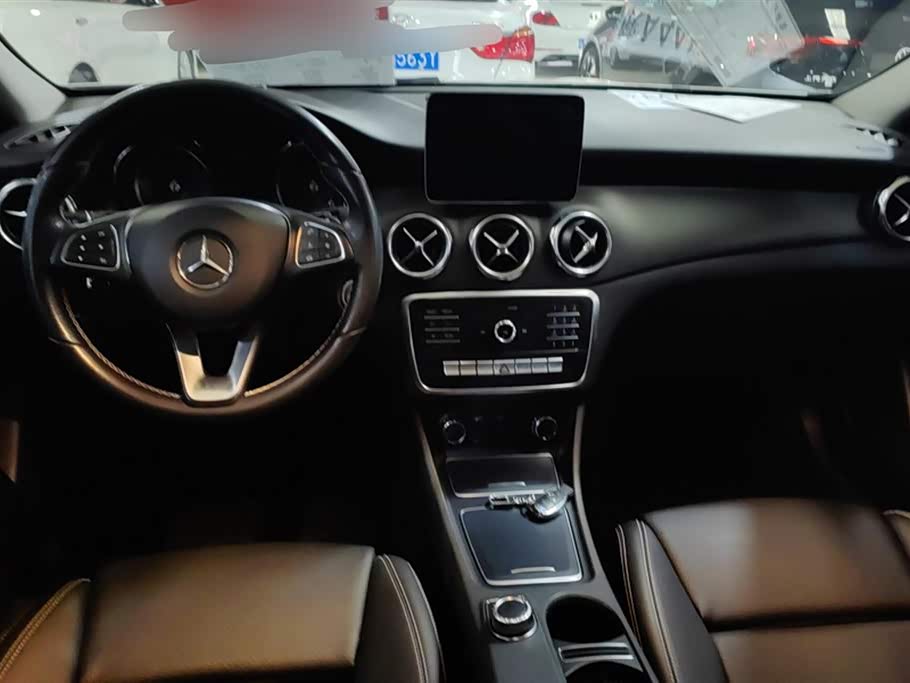Mercedes-Benz GLA Mercedes-Benz GLA