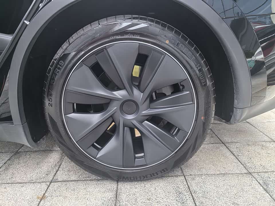 Tesla Model Y Tesla Model Y