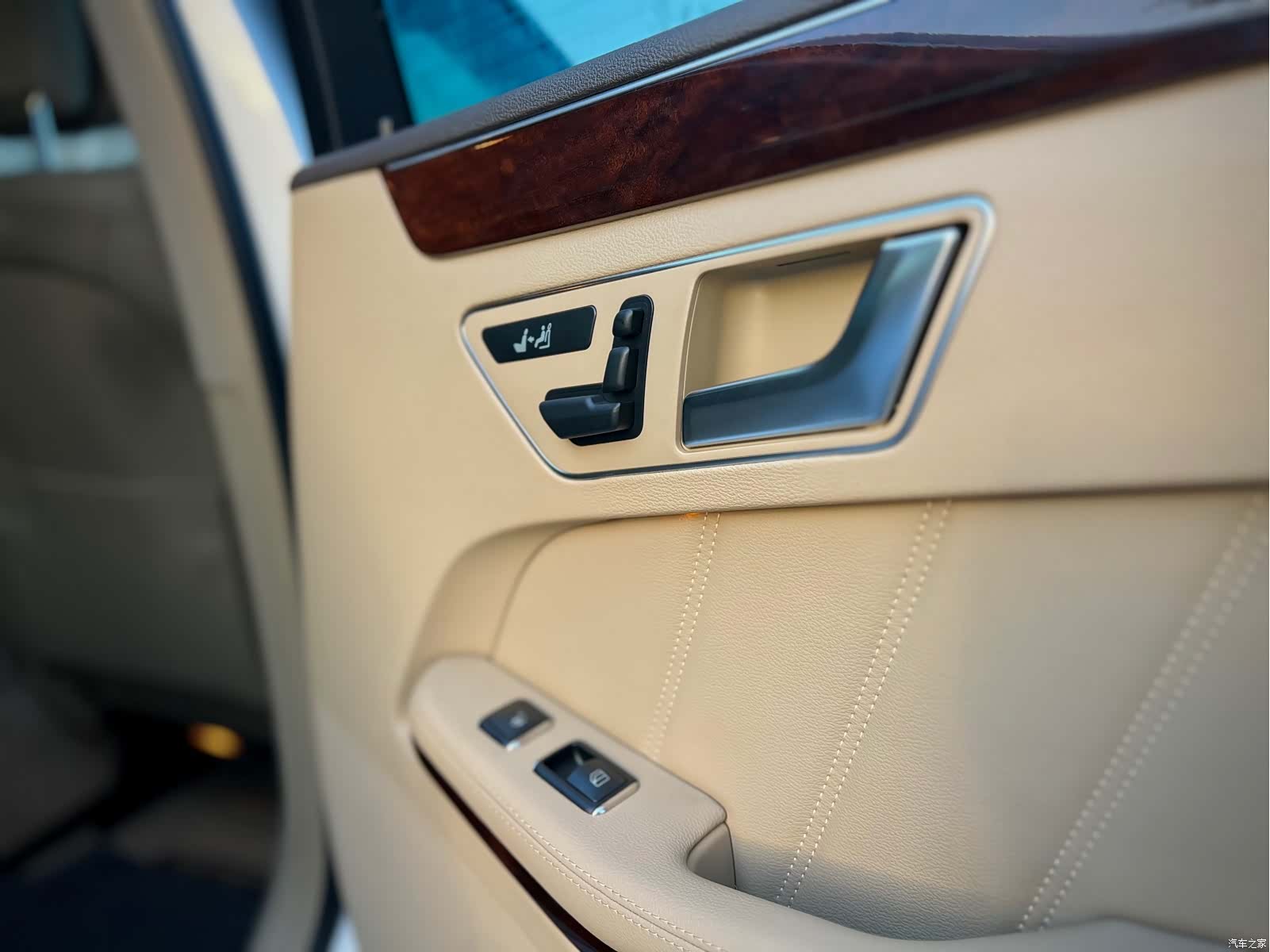 Mercedes-Benz E-Class, 2012 21