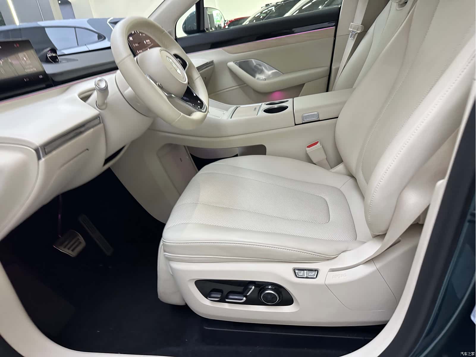 Luxeed R7, 2025 6