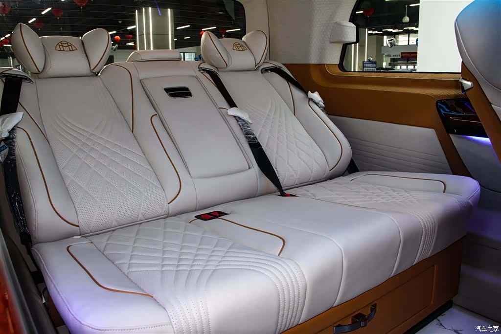 Mercedes-Benz 7, 2024 20