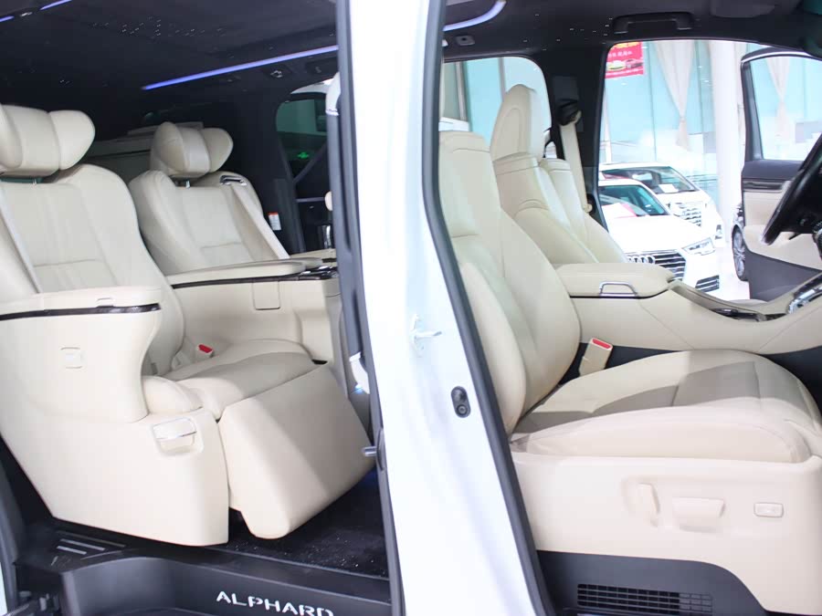 Toyota Alphard 2020, фото 13
