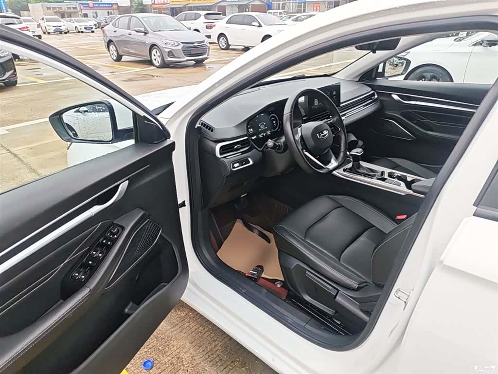 Geely Emgrand, 2023 16