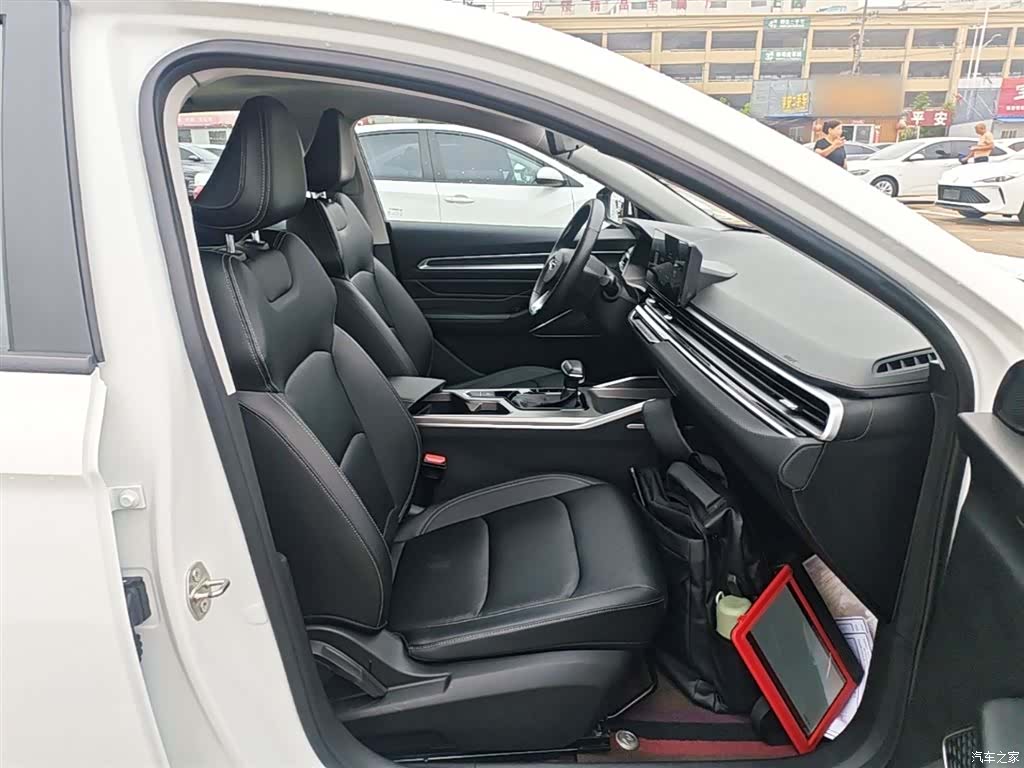 Geely Emgrand, 2023 25