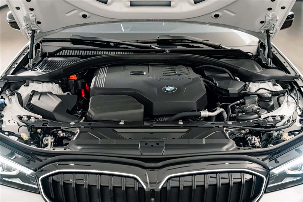 BMW 3 Series, 2025 26
