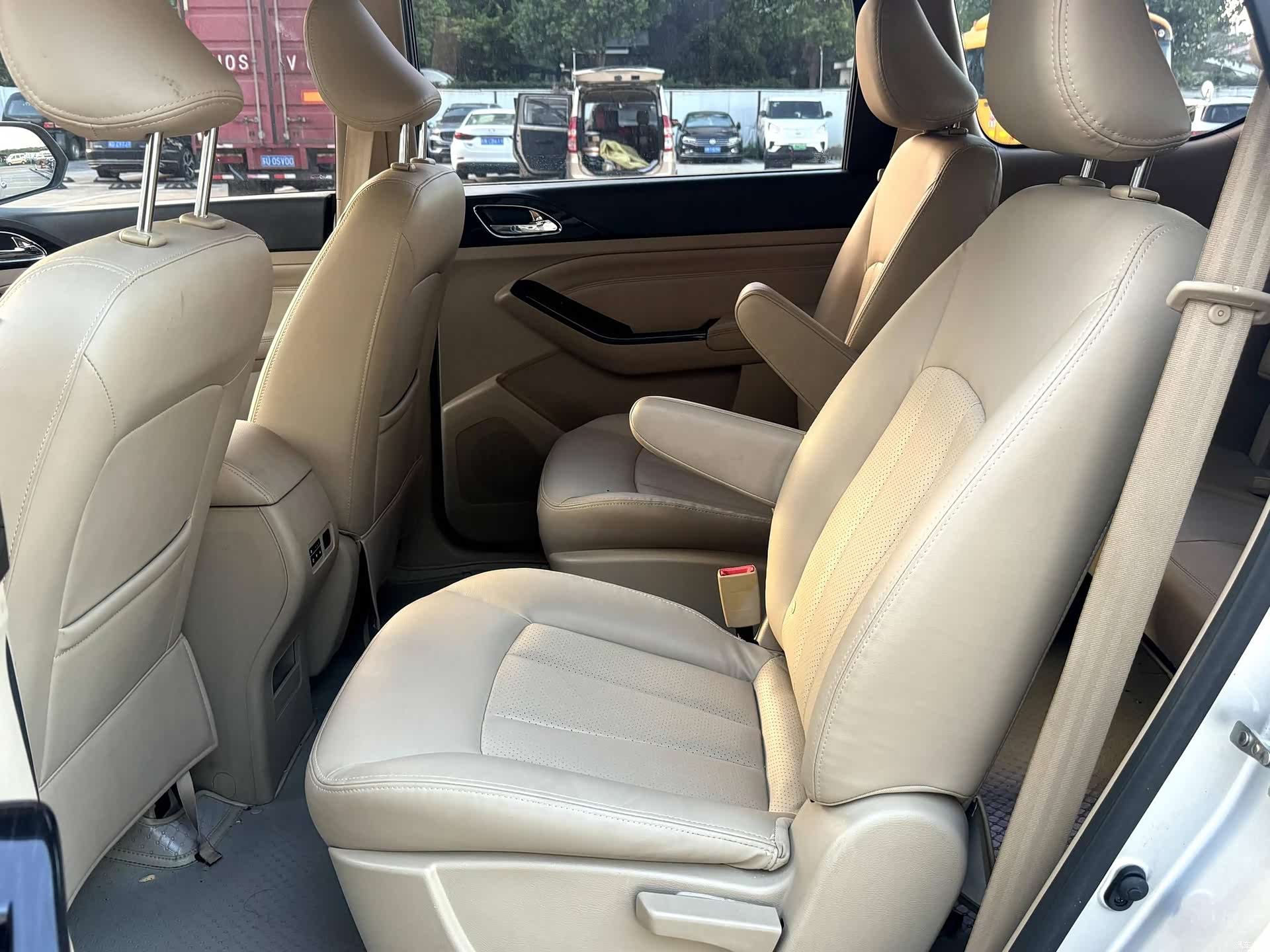 Wuling 730, 2015 10