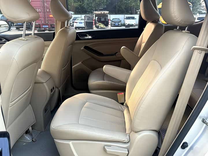Baojun 730 2014 1.5L МКПП Комфорт 7 seats