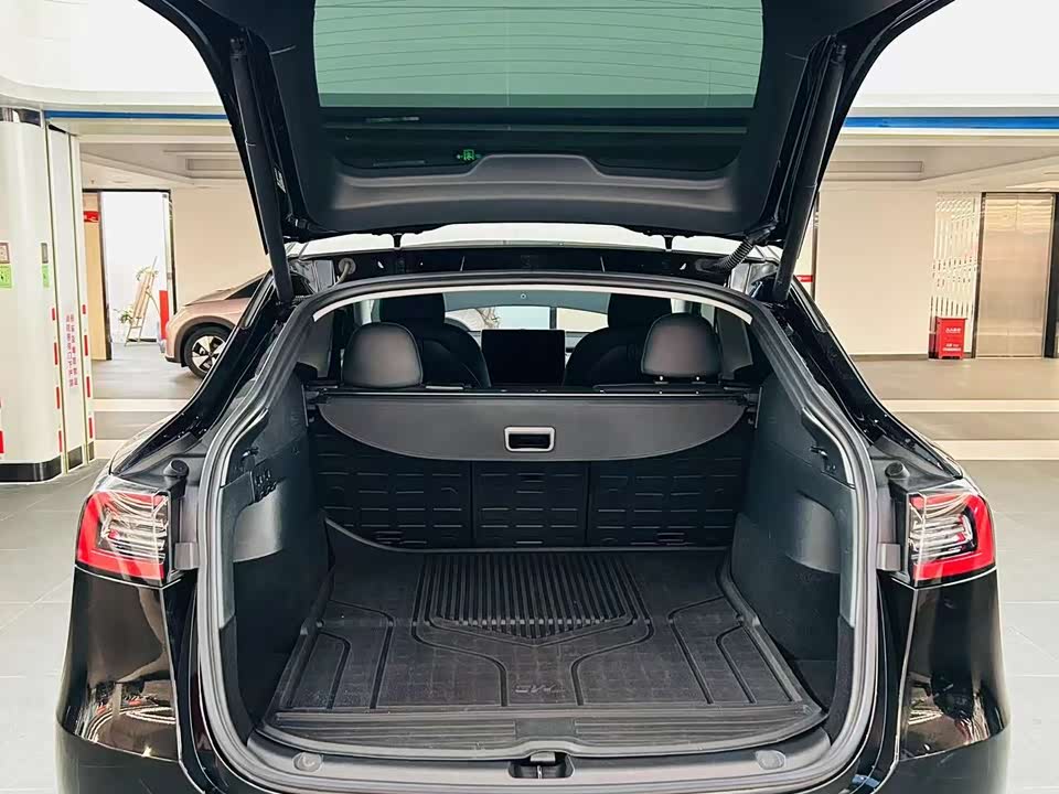 Tesla Model Y Tesla Model Y