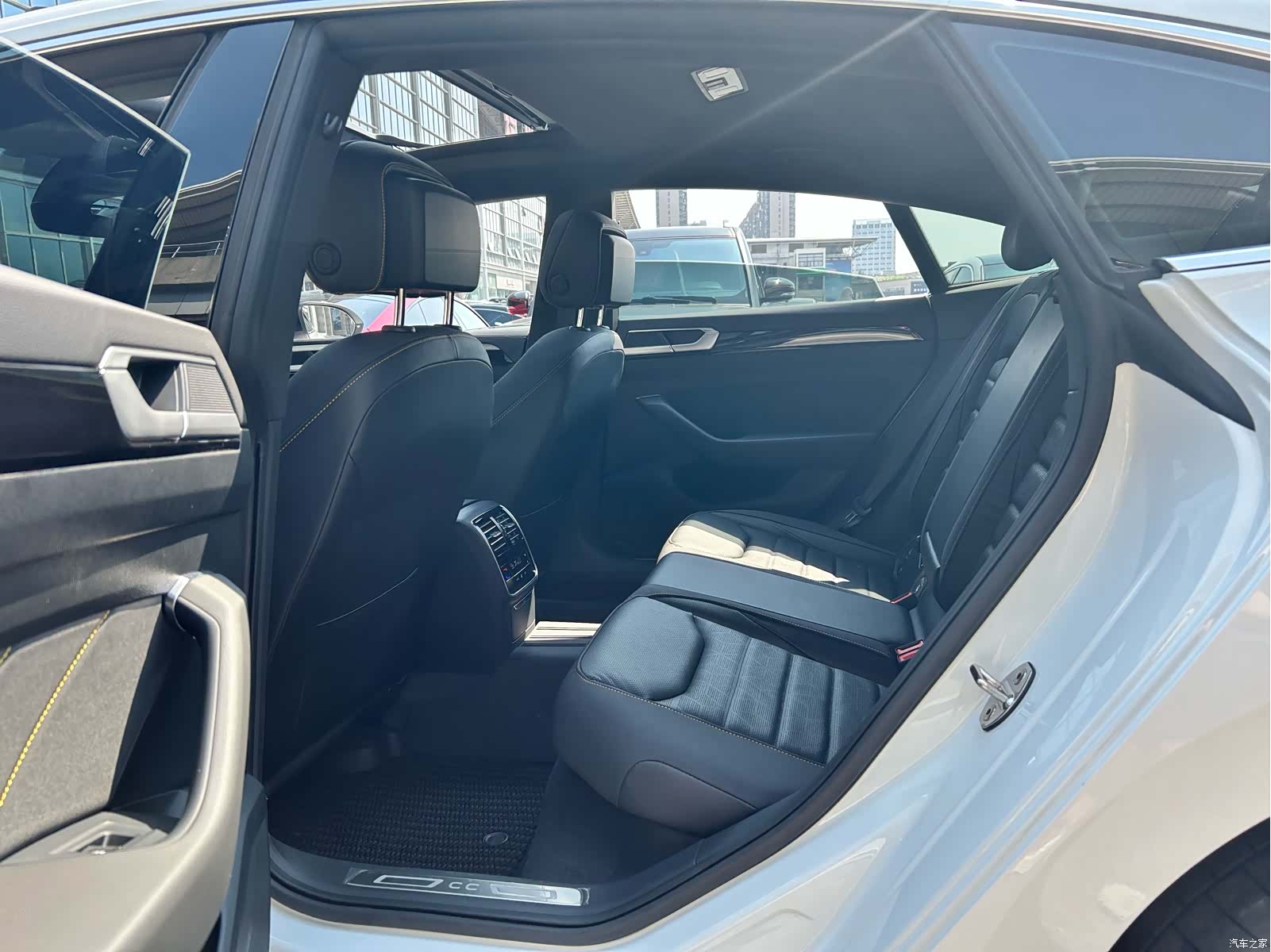 Volkswagen CC, 2025 14