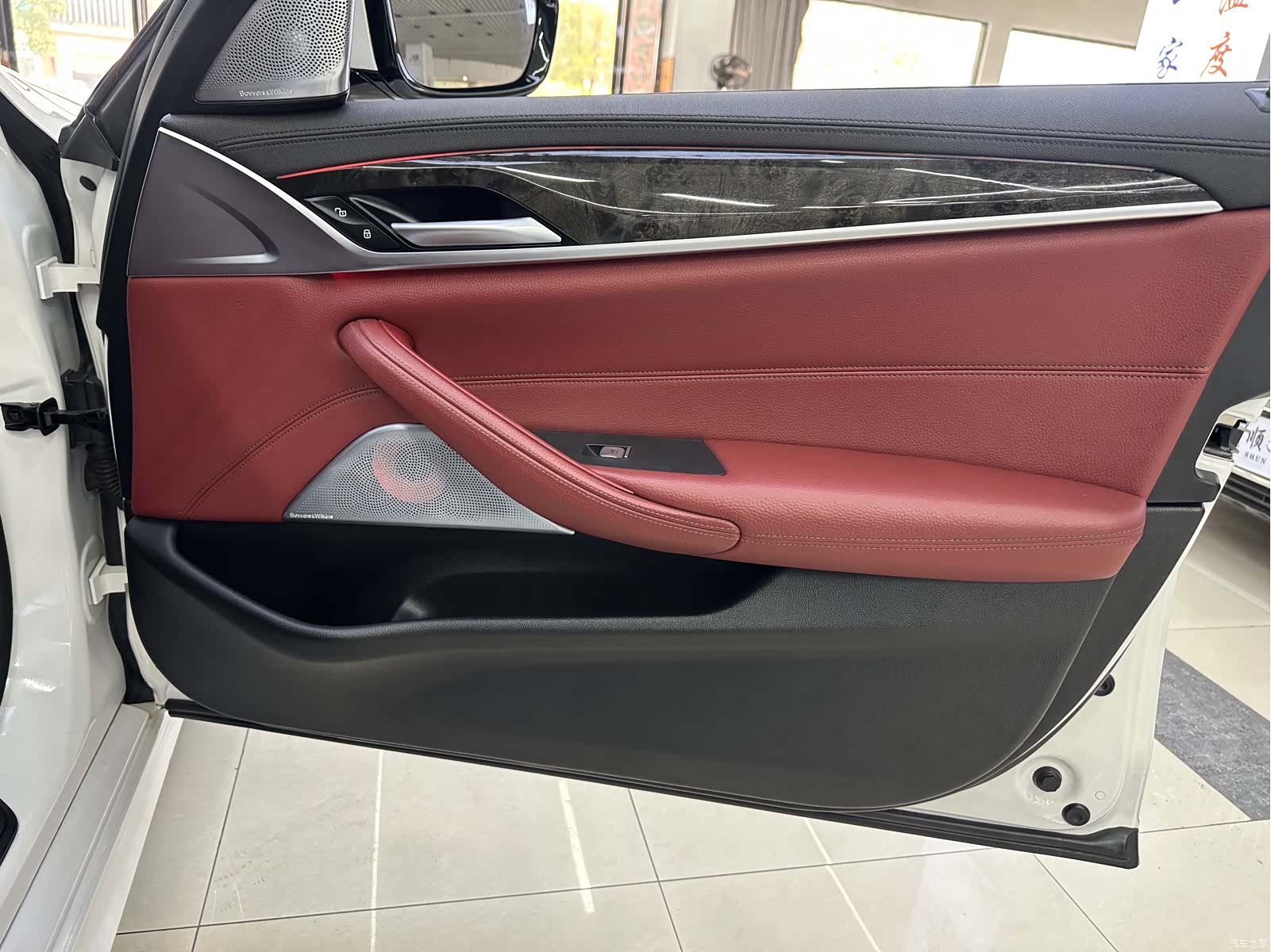 BMW 5 Series, 2019 24
