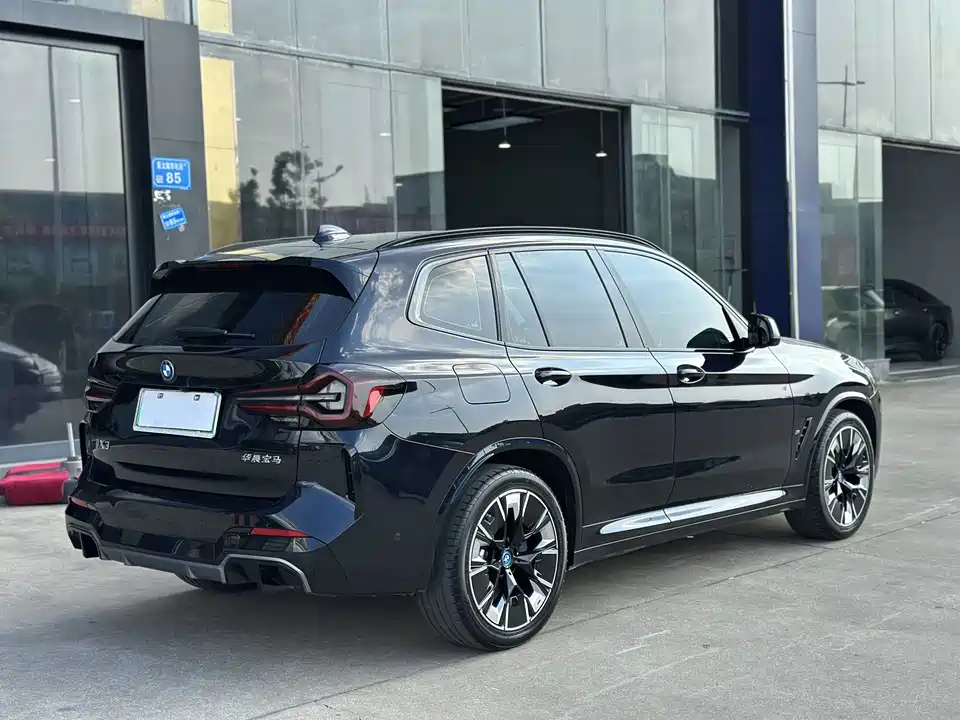 BMW iX3