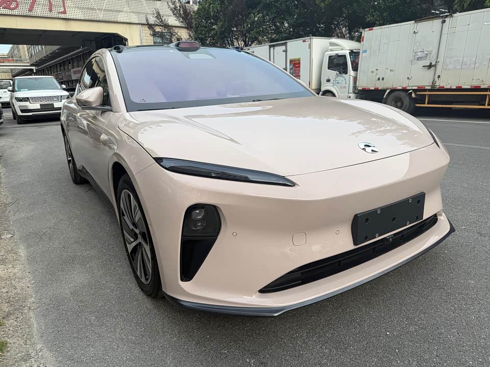 NIO ET5