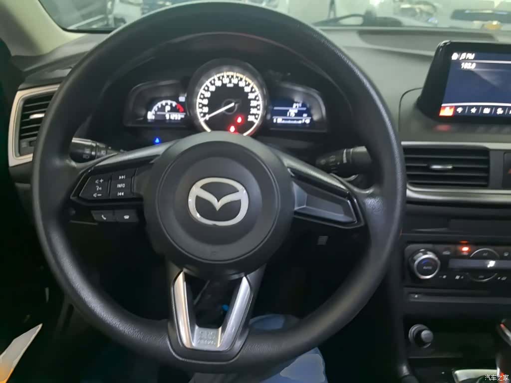 Mazda Mazda3, 2018 11