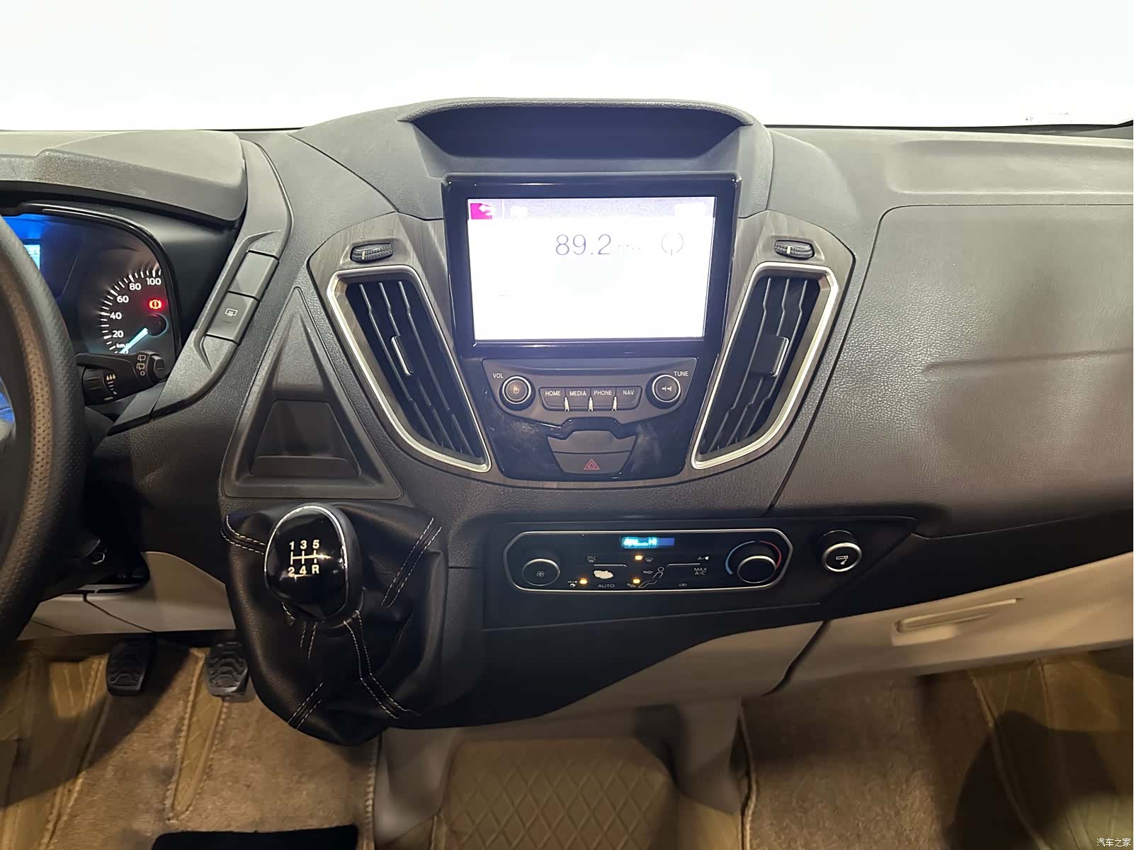 Ford Tourneo, 2017 10
