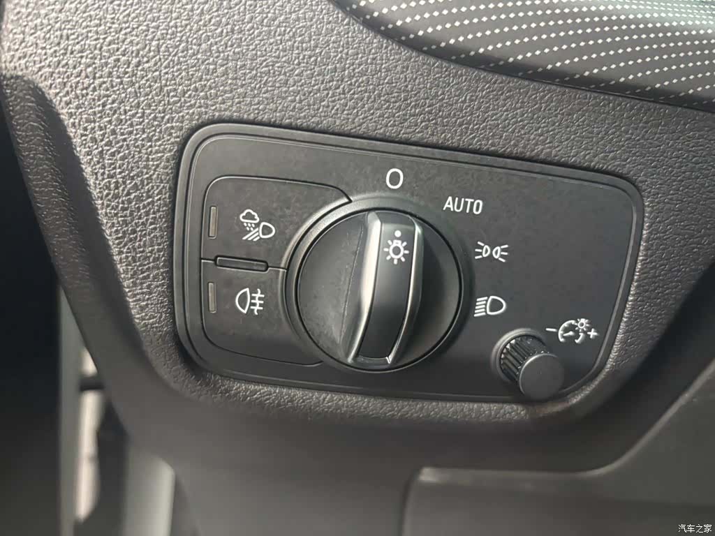 Audi Q2L, 2022 9