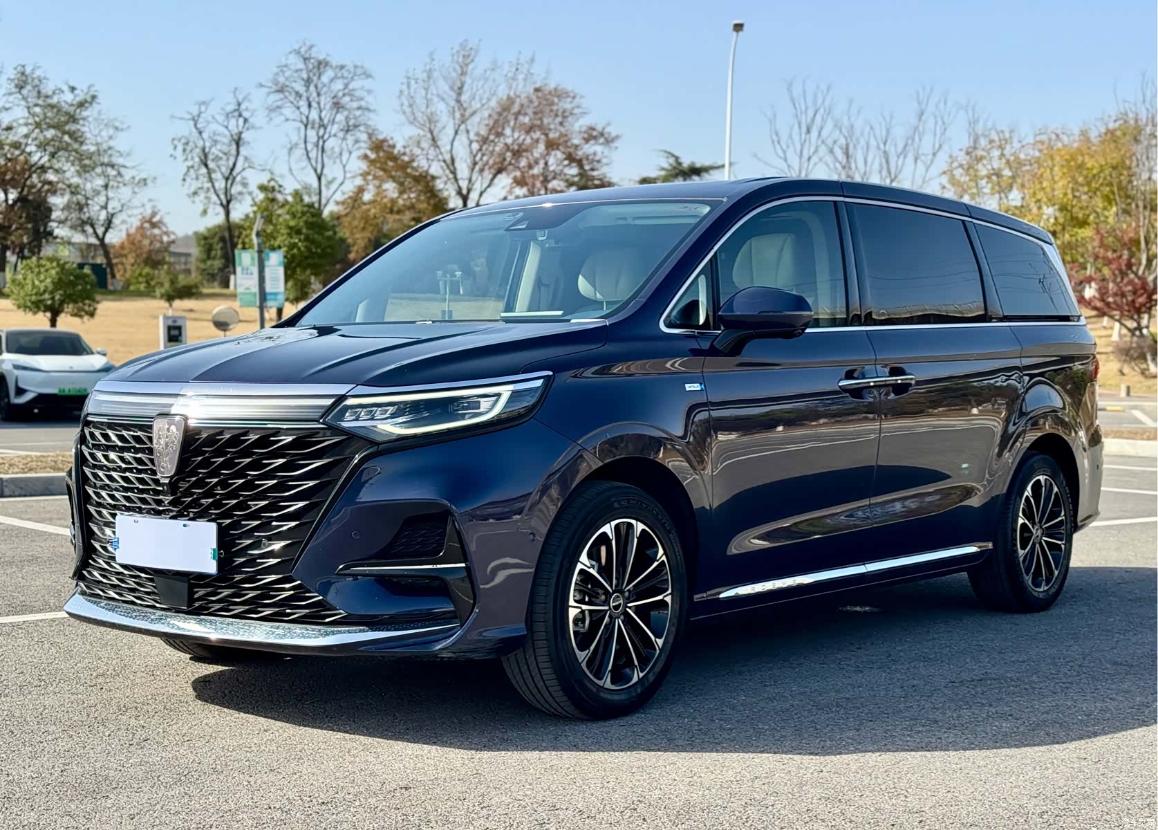 Roewe iMAX8, 2023 1
