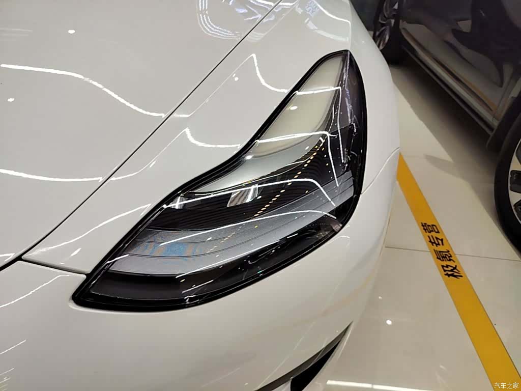 Tesla Model 3, 2021 24