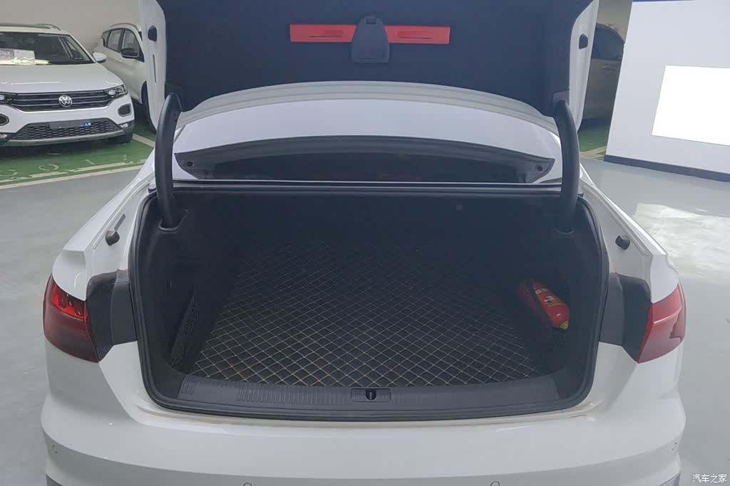 Audi A4L, 2020 4