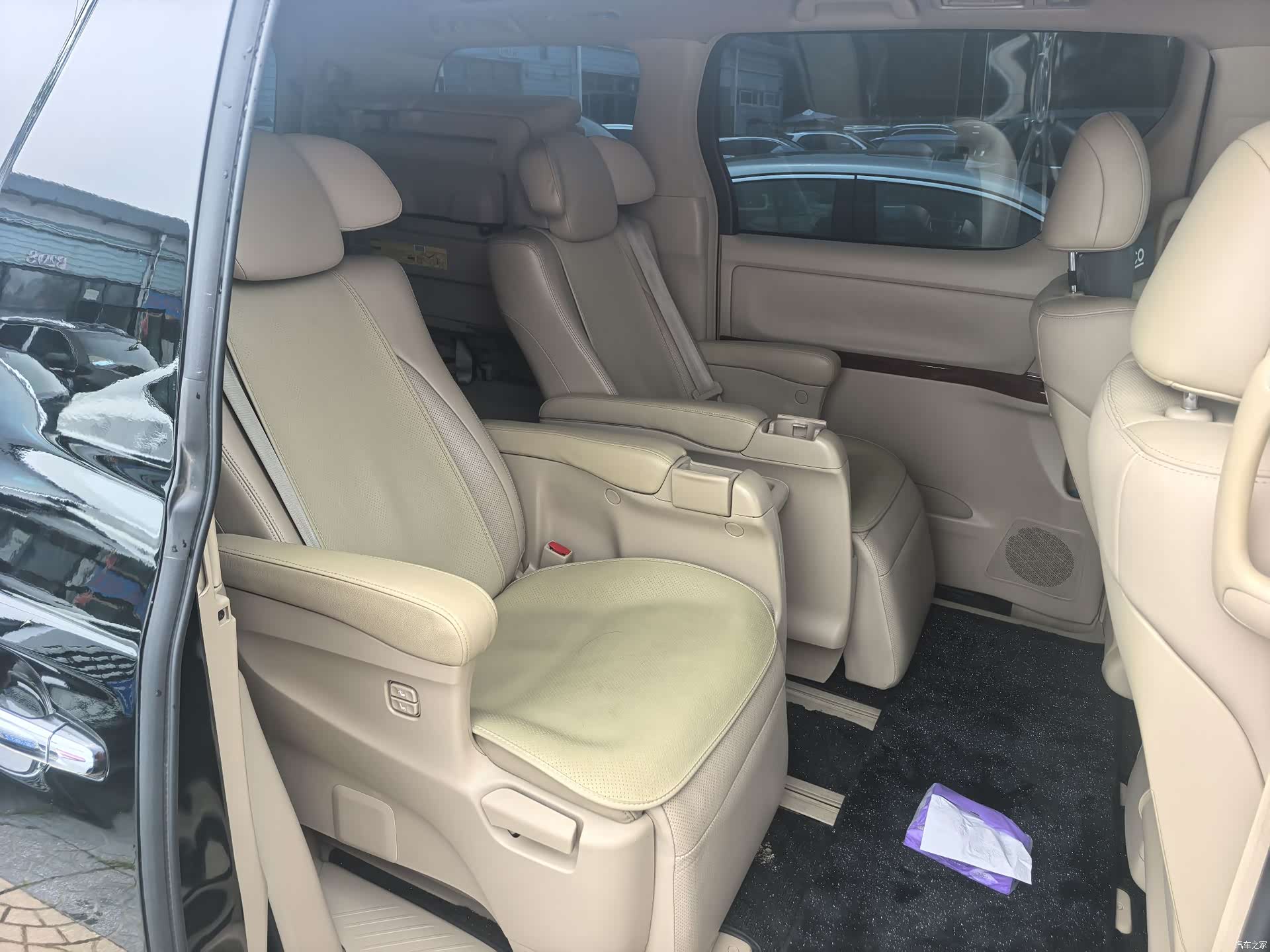 Toyota Alphard, 2011 8