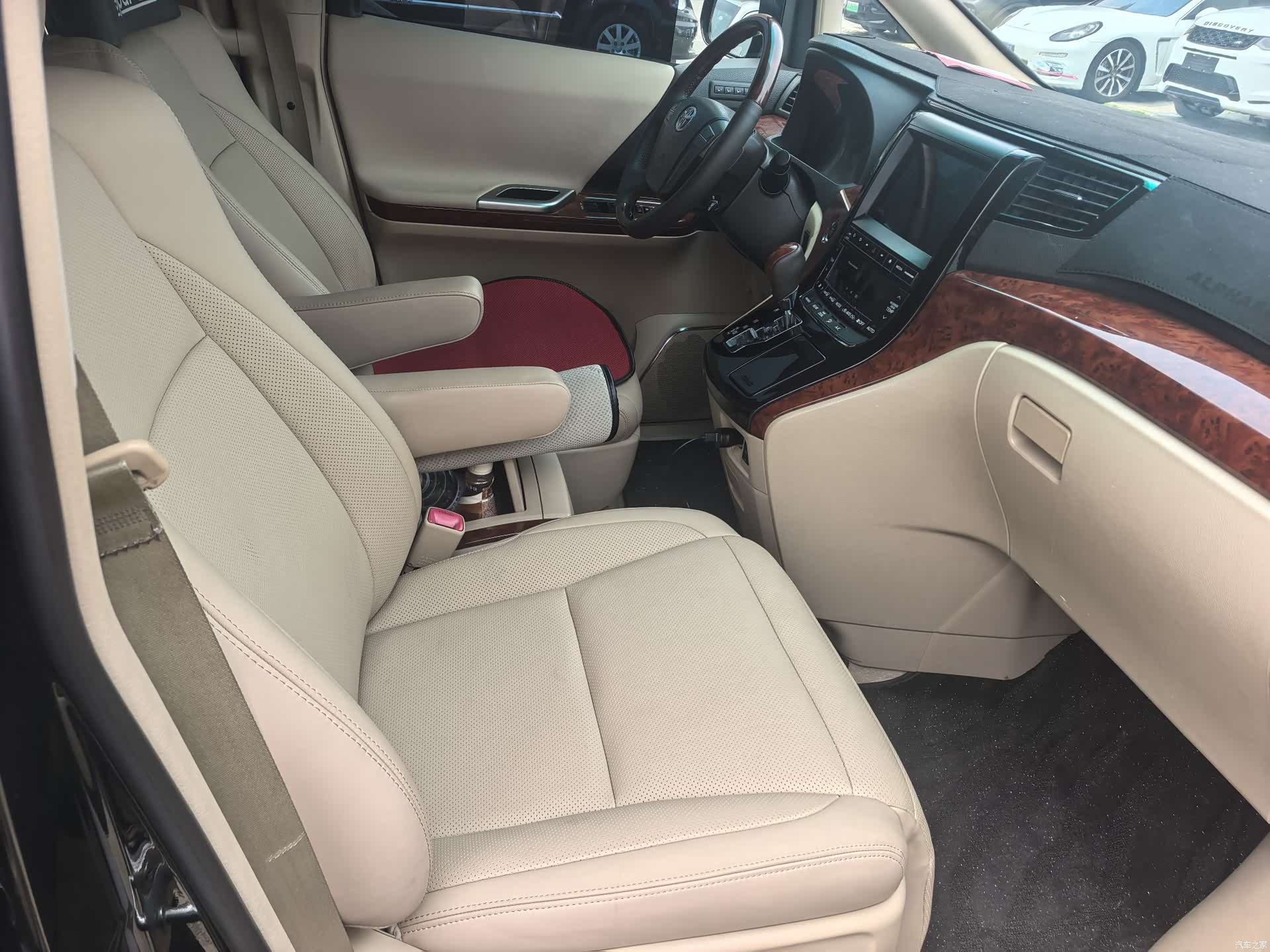 Toyota Alphard, 2011 7