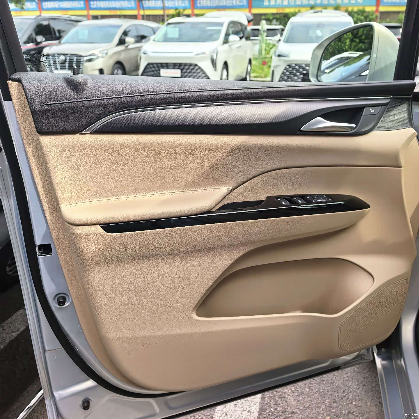Buick GL8, 2025 8