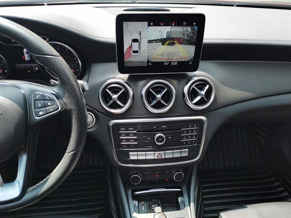 Mercedes-Benz GLA Mercedes-Benz GLA