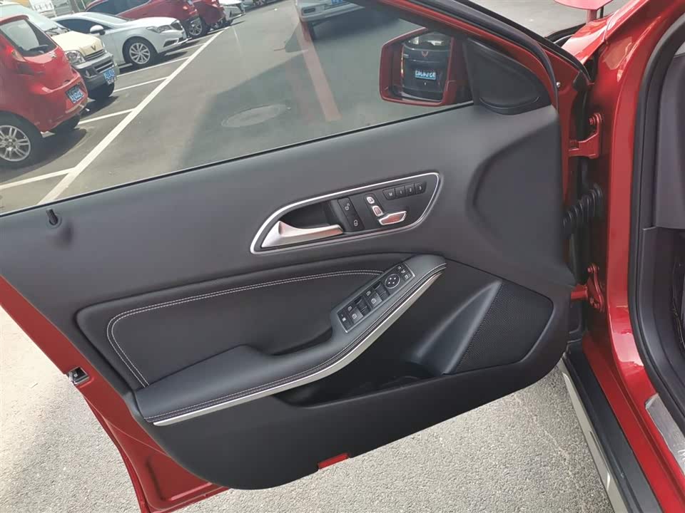 Mercedes-Benz GLA Mercedes-Benz GLA