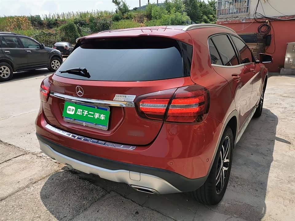 Mercedes-Benz GLA Mercedes-Benz GLA