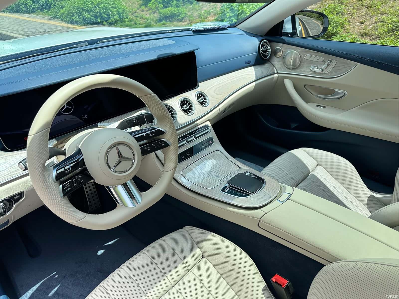 Mercedes-Benz E-Class, 2022 4