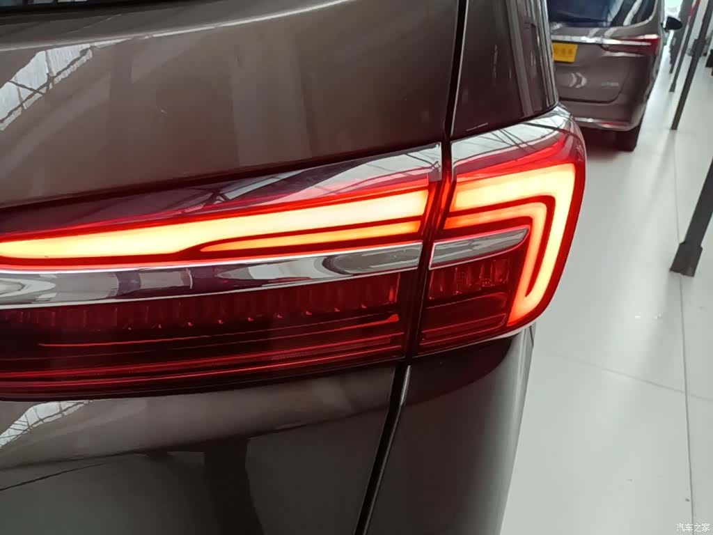 Buick GL8, 2023 8