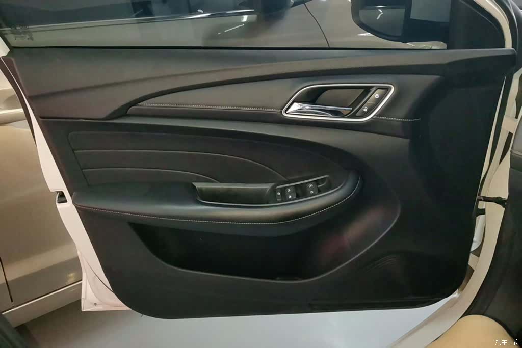 Roewe i5, 2019 7
