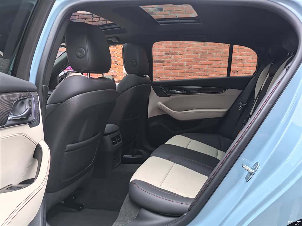 Cadillac CT5, 2025 11