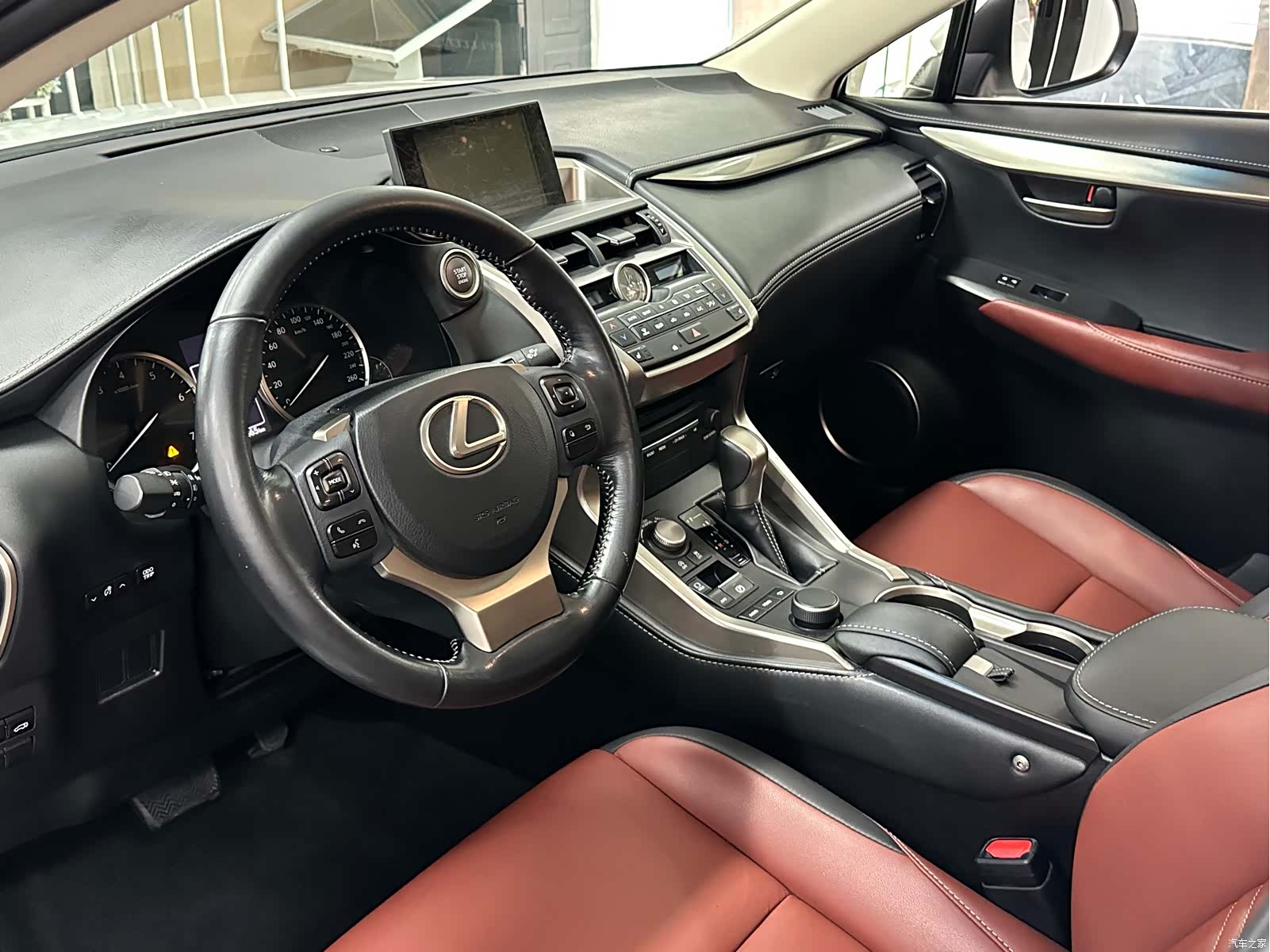 Lexus NX, 2015 16